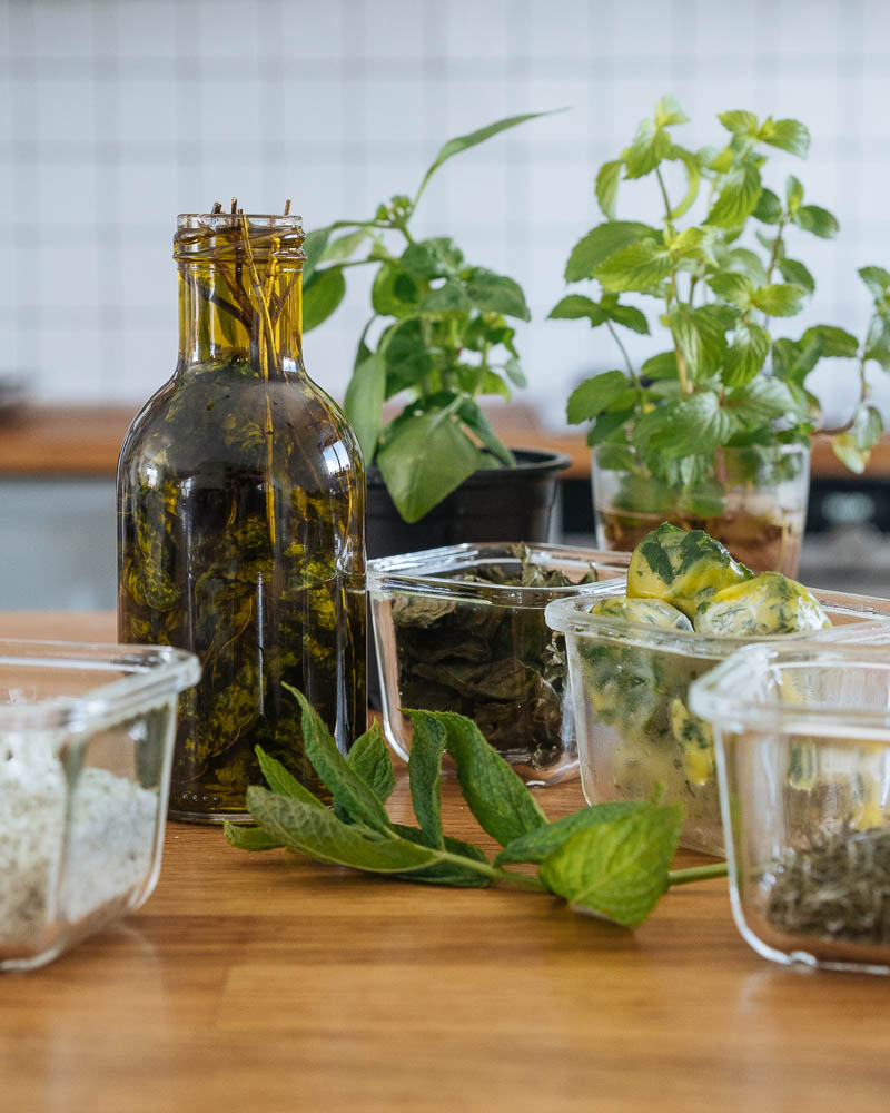 πως διατηρουμε το αρωμα και τη γευση απο μυρωδικα και αρωματικα φυτα ολο τον χρονο